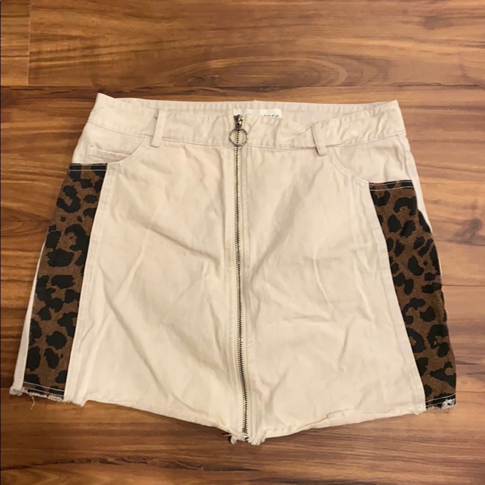 Skirt with cheetah print